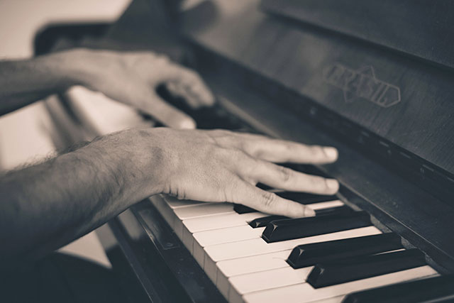 l'indépendance des mains au piano